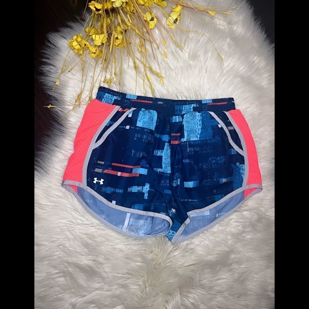 Under Armour graphic print running shorts sz medium